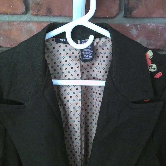 Blazer - Picture 3 of 7